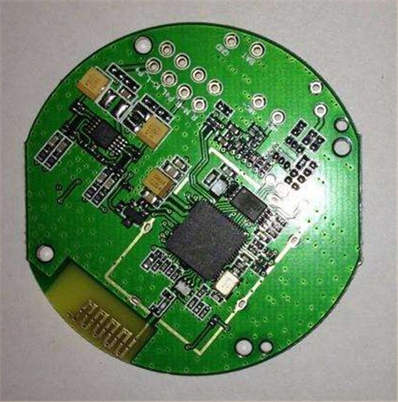圈頸掛式1MORE耳機攜帶SMD 3225晶振完成時尚蛻變